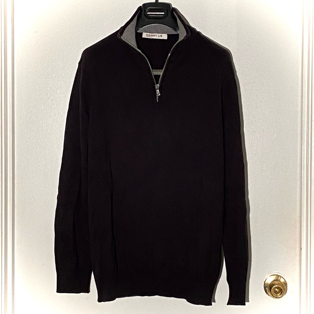 Black Old Navy 1/4 zip, 100% cotton, excellent condition.